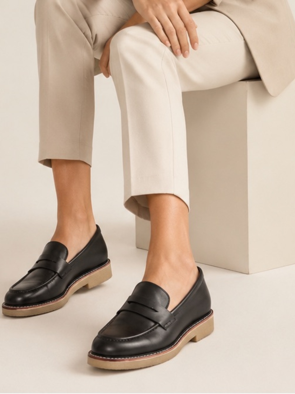Everlane The Gum Sole Penny Loafer in black leather Size 9.5